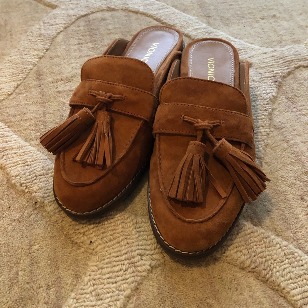 New Vionic Shoes size 7